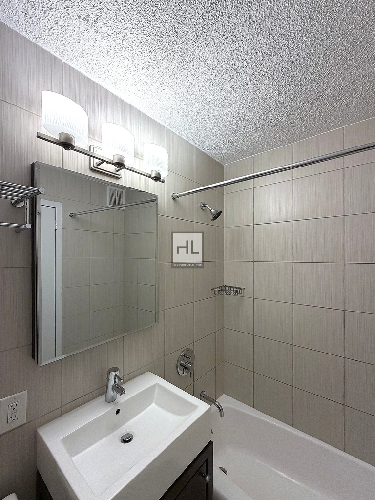 Second Avenue - Photo 3