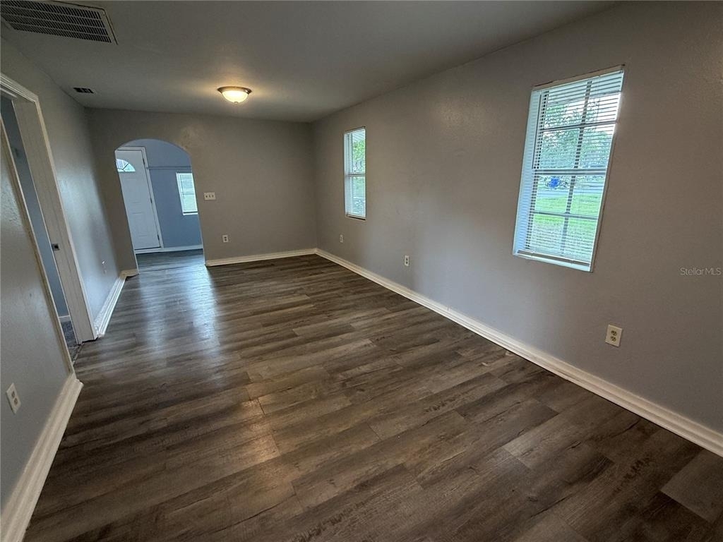 513 W 1st Street - Photo 2