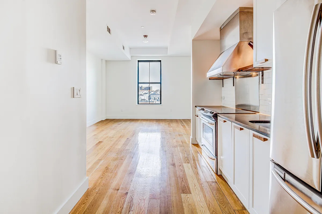 55-27 Myrtle Avenue - Photo 4