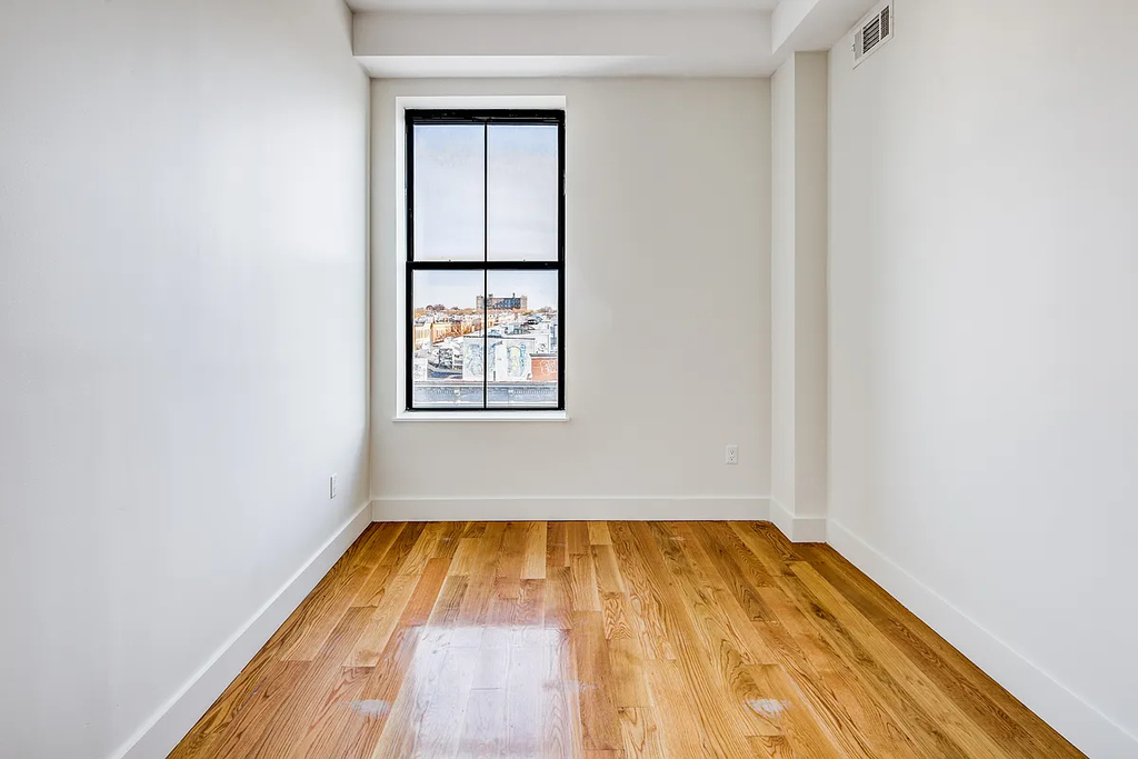 55-27 Myrtle Avenue - Photo 3