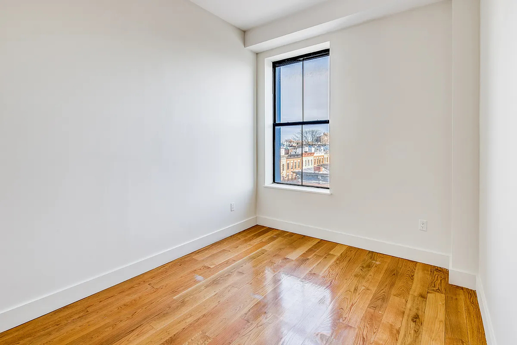 55-27 Myrtle Avenue - Photo 2