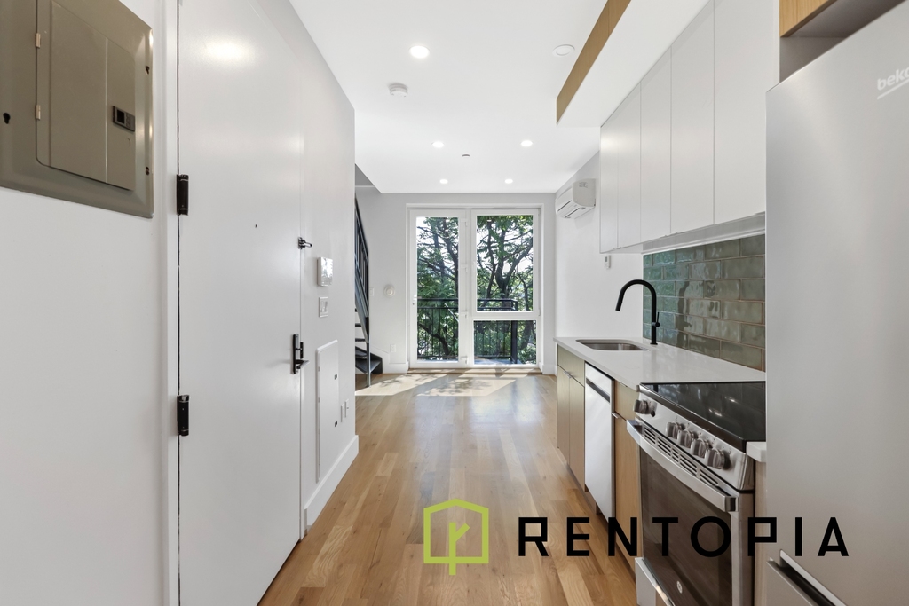 438 Union Avenue - Photo 0