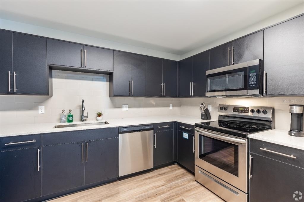 355 N Rosalind Avenue - Photo 2