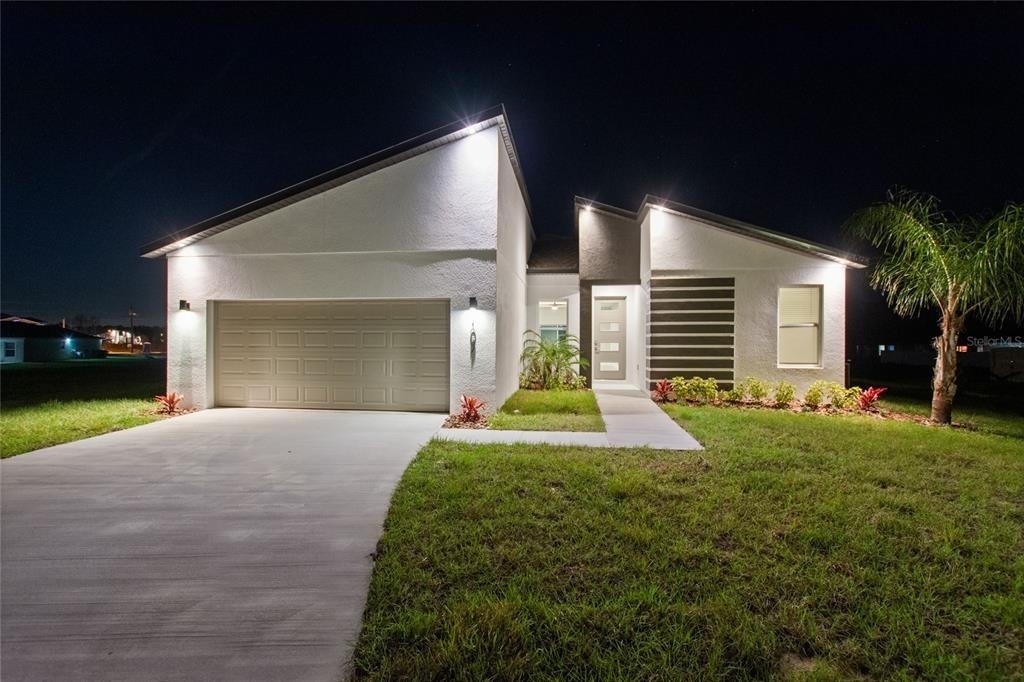 1057 Sabine Place - Photo 1
