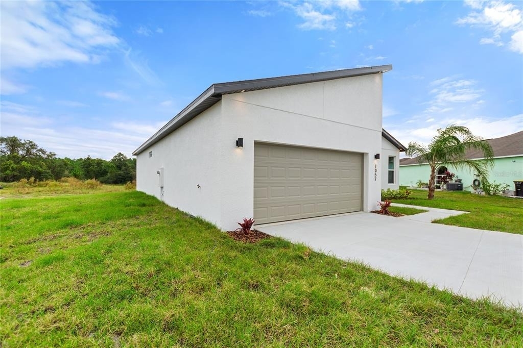 1057 Sabine Place - Photo 4