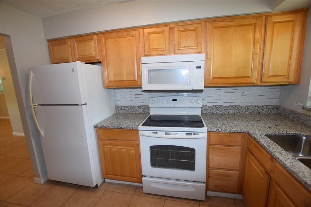 202 James Court - Photo 10