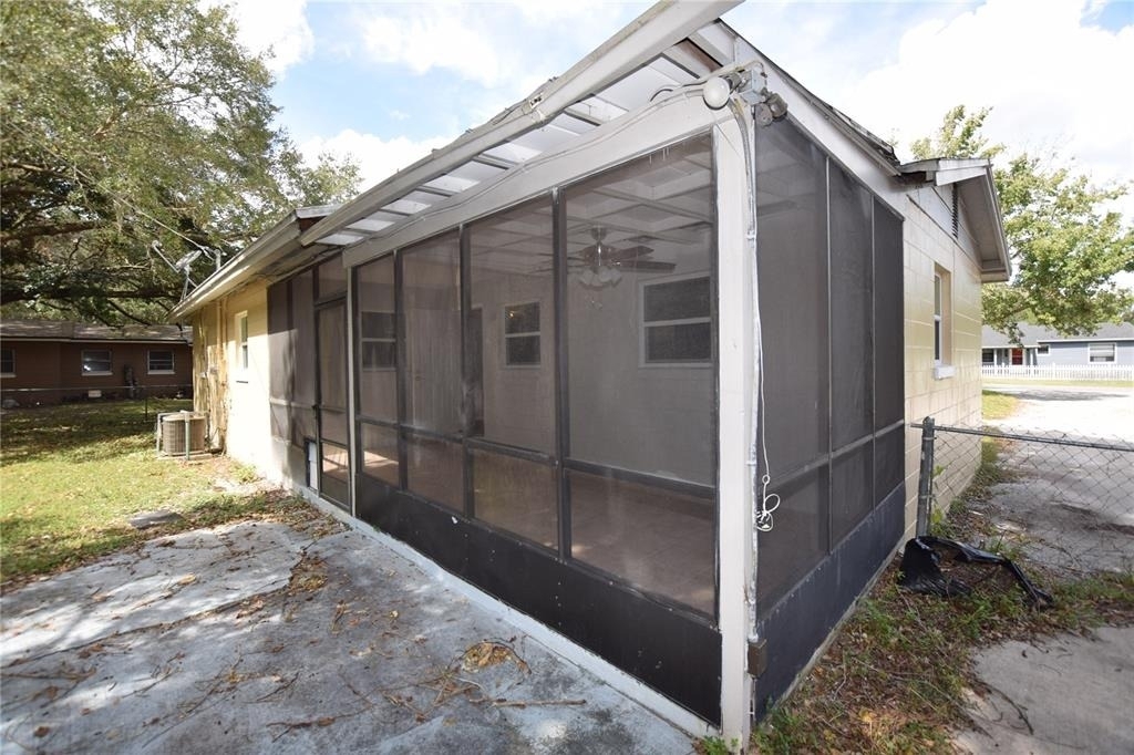 202 James Court - Photo 3