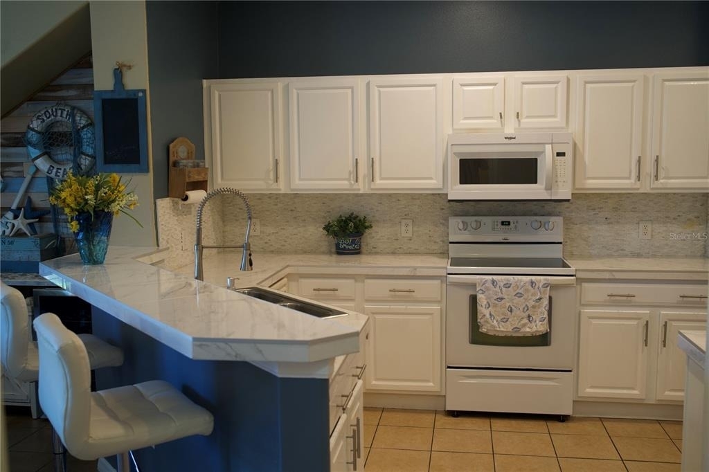 4925 Poolside Dr - Photo 3