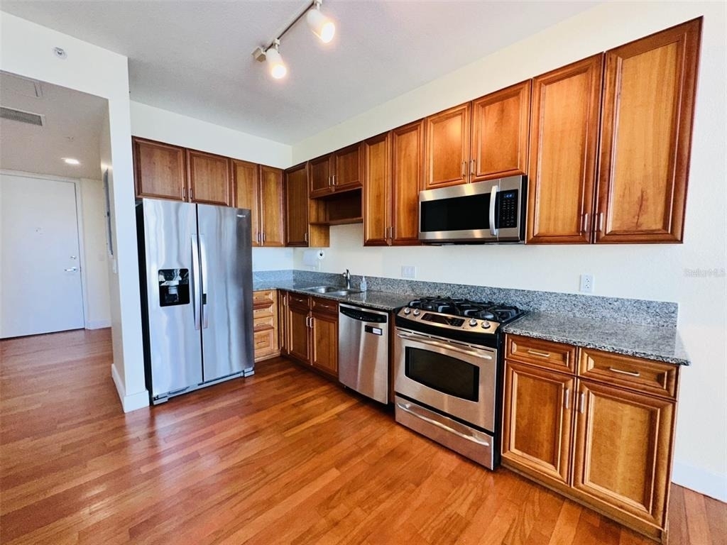 150 E Robinson Street - Photo 2