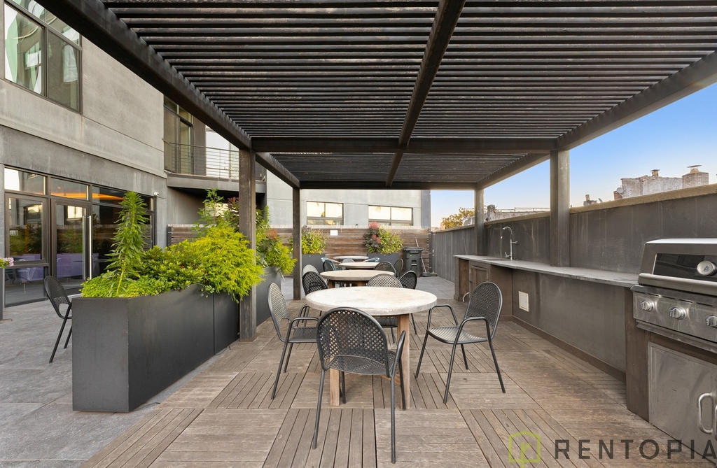 55-27 Myrtle Avenue - Photo 11