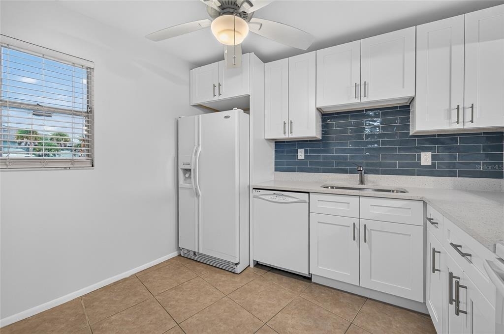 245 Center Road - Photo 2
