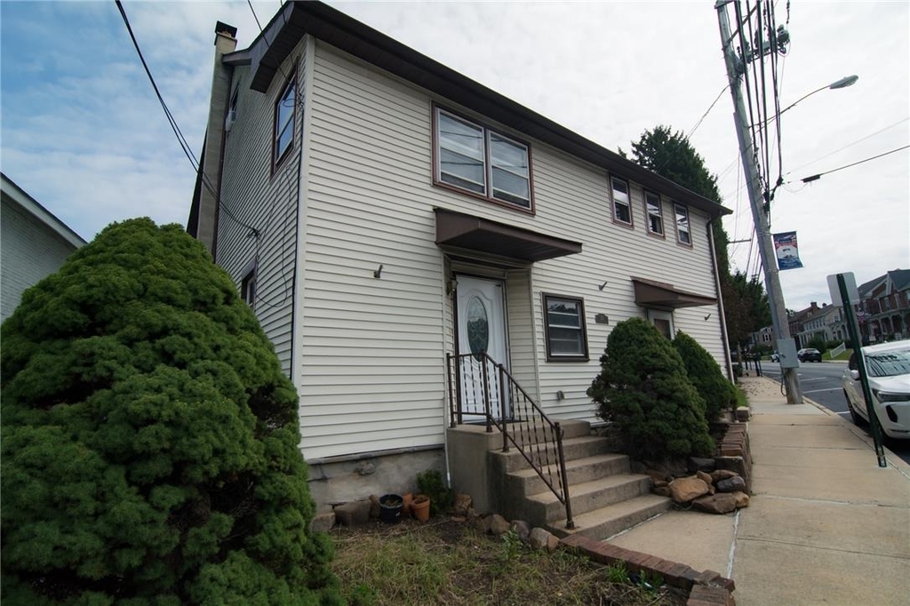 215 Franklin Street - Photo 1
