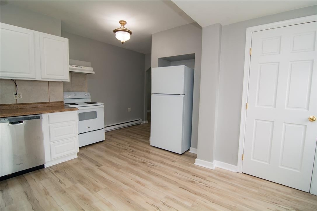 215 Franklin Street - Photo 4