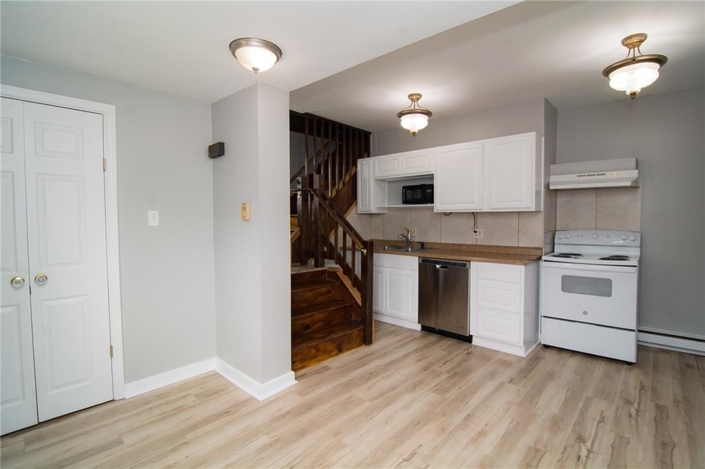215 Franklin Street - Photo 3