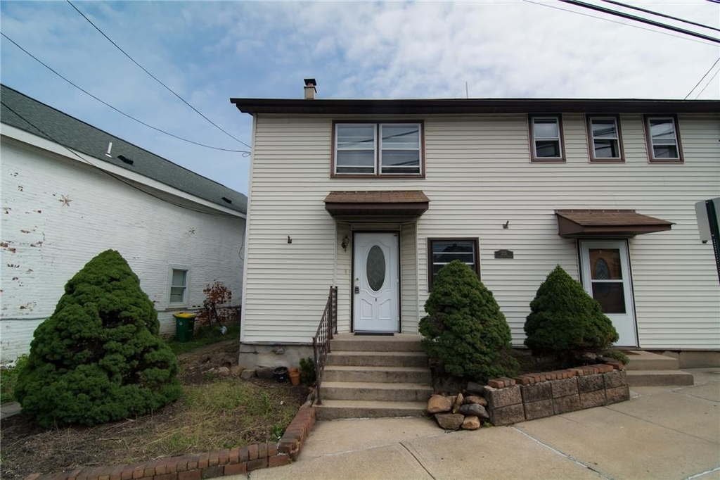215 Franklin Street - Photo 0