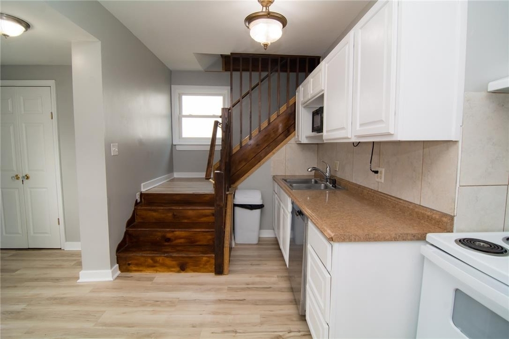 215 Franklin Street - Photo 6