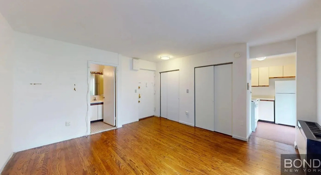 East 28th street  - Photo 2