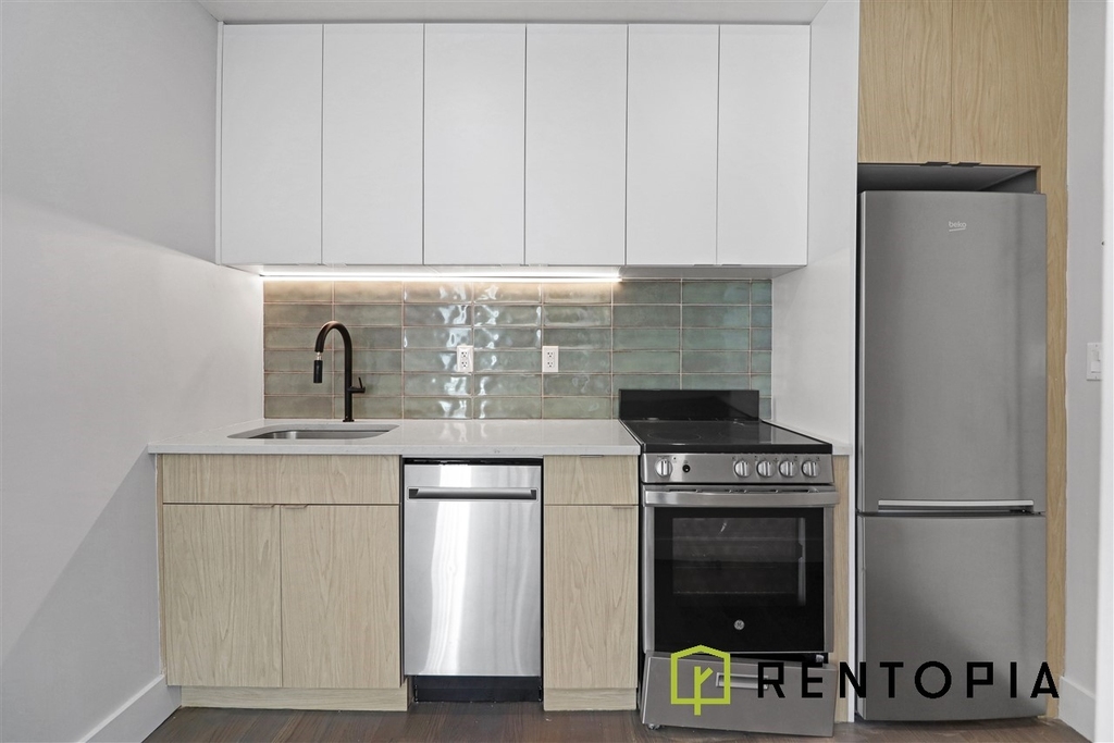 443 Graham Avenue - Photo 3