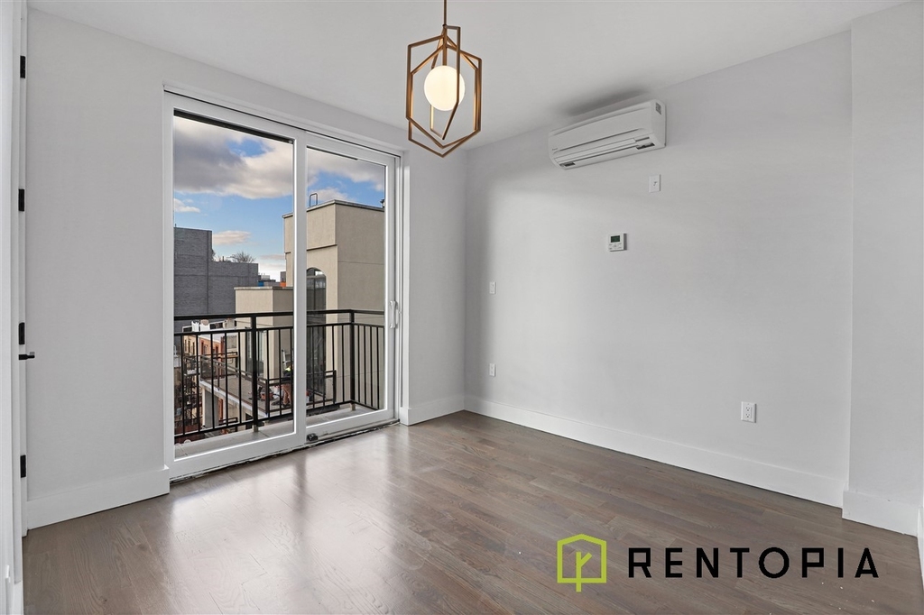 443 Graham Avenue - Photo 2