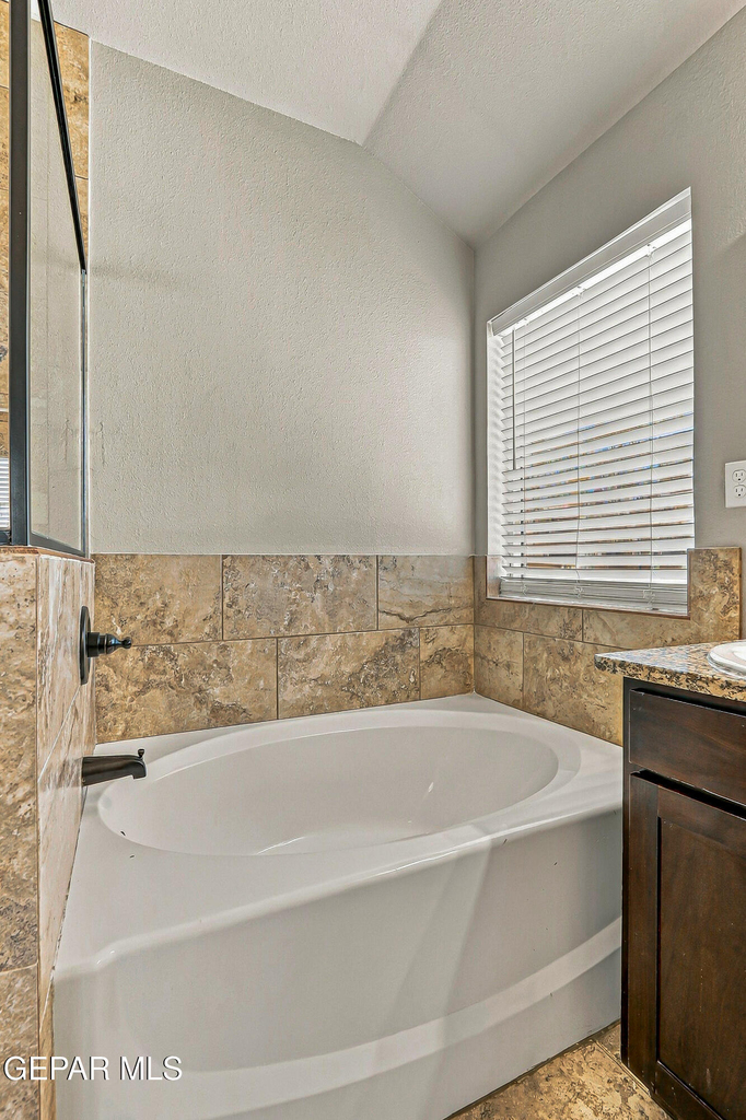 13805 Garforth Avenue - Photo 5