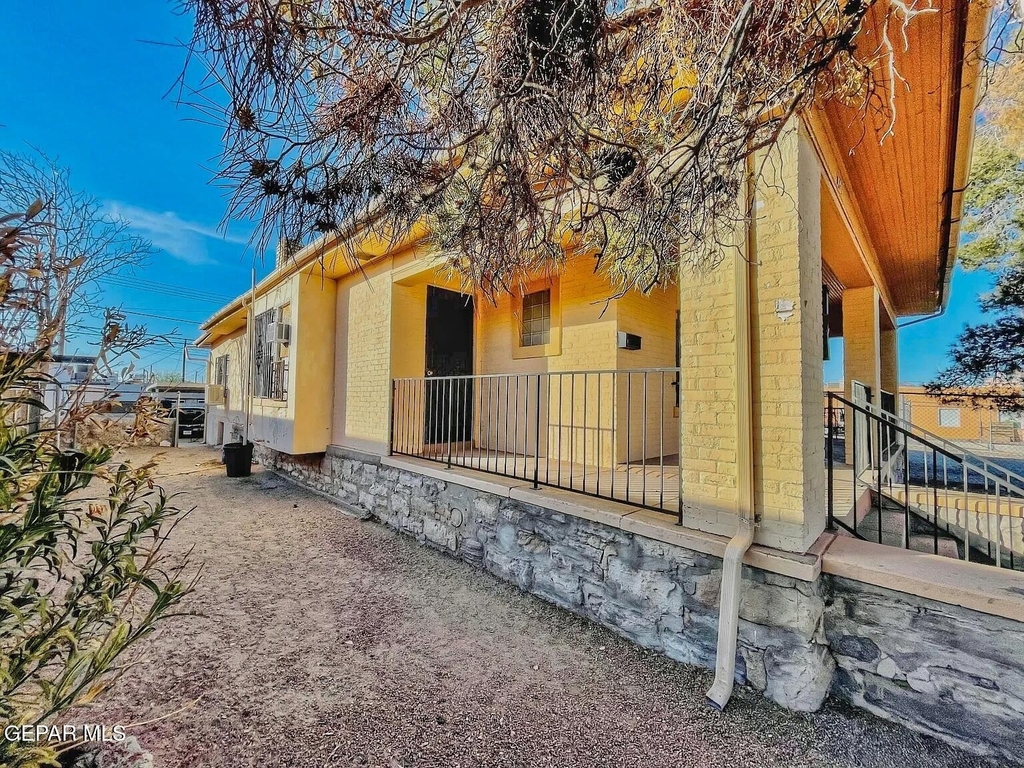 2526 E Yandell Drive - Photo 2