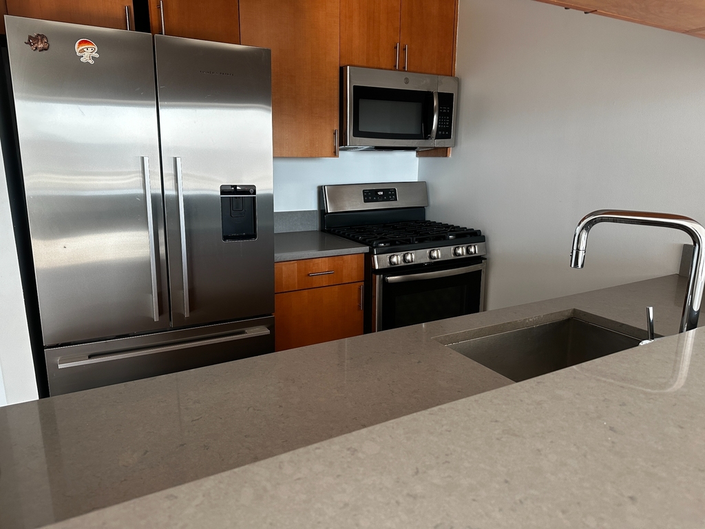 West 42nd Street - Photo 12