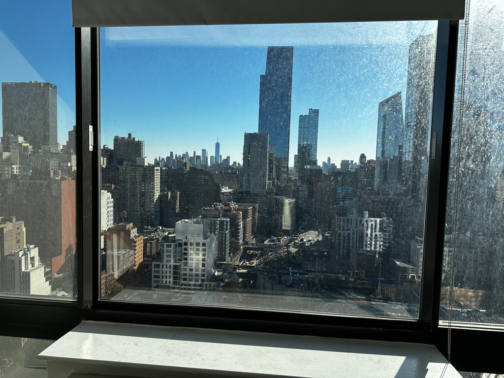West 42nd Street - Photo 1