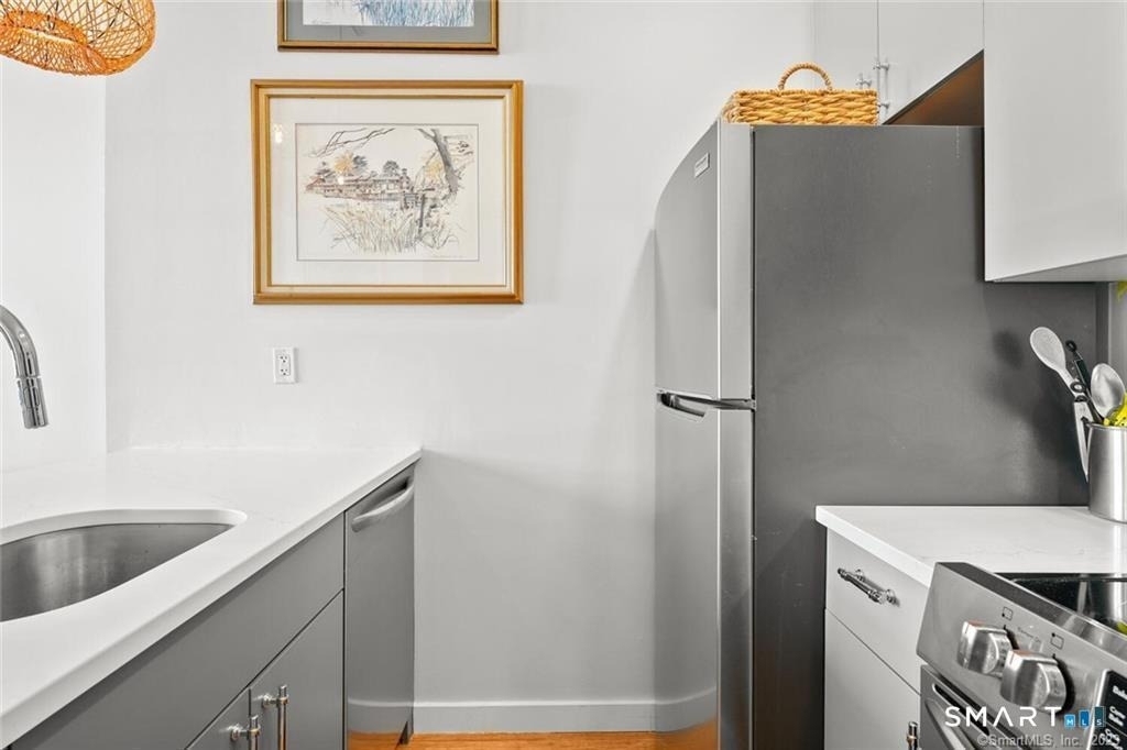 881 Lafayette Boulevard - Photo 12