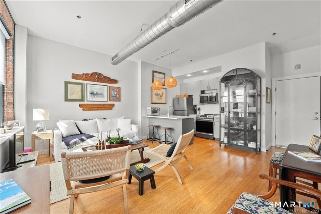 881 Lafayette Boulevard - Photo 1