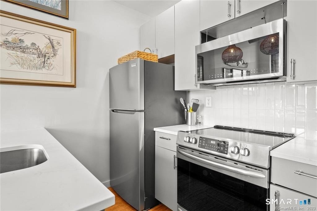 881 Lafayette Boulevard - Photo 10