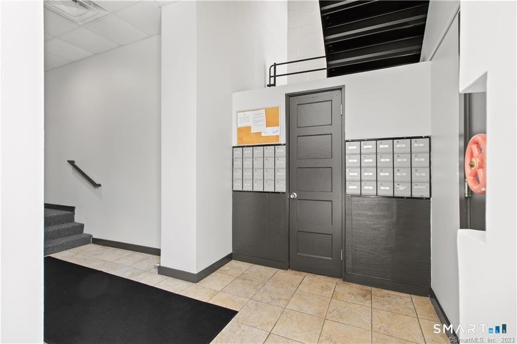 881 Lafayette Boulevard - Photo 32