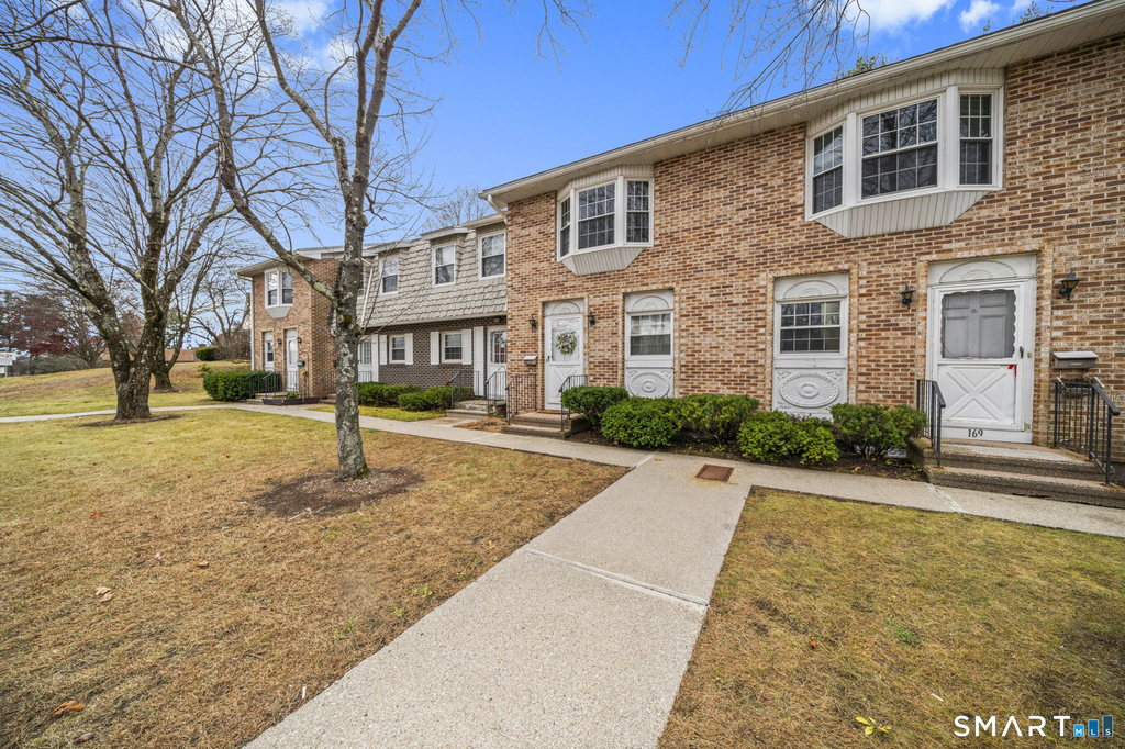 167 Kinney Street - Photo 2
