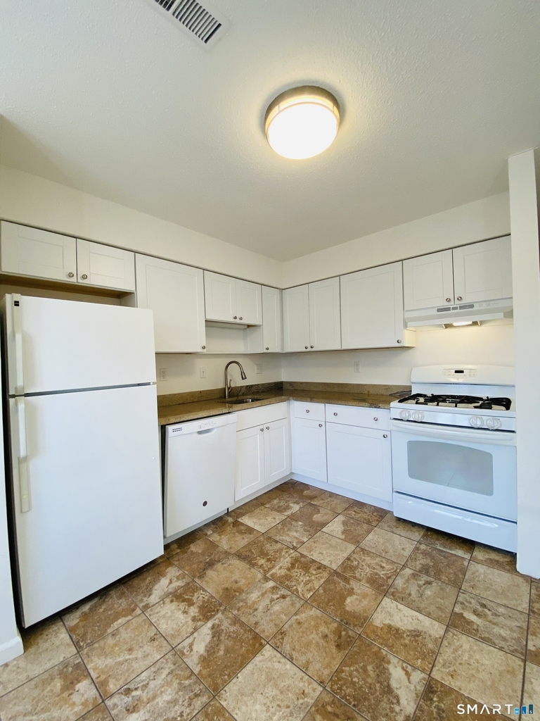 108 Seaside Avenue - Photo 4