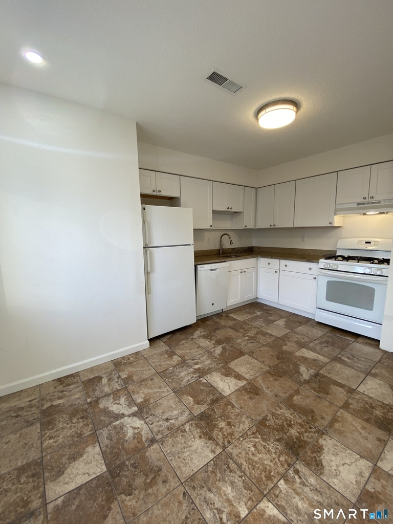 108 Seaside Avenue - Photo 5