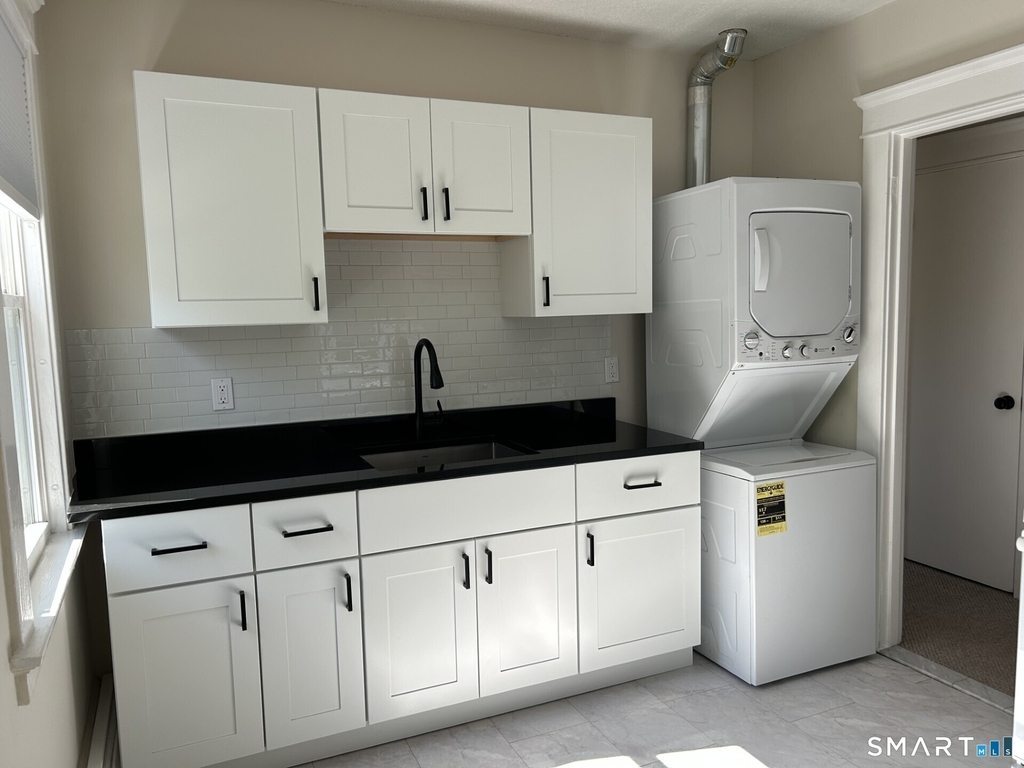 2561 Whitney Avenue - Photo 5