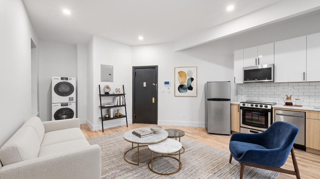 312 Manhattan Avenue - Photo 0