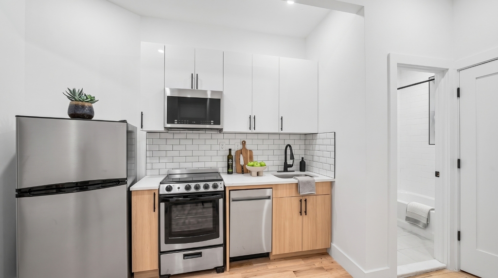 312 Manhattan Avenue - Photo 5