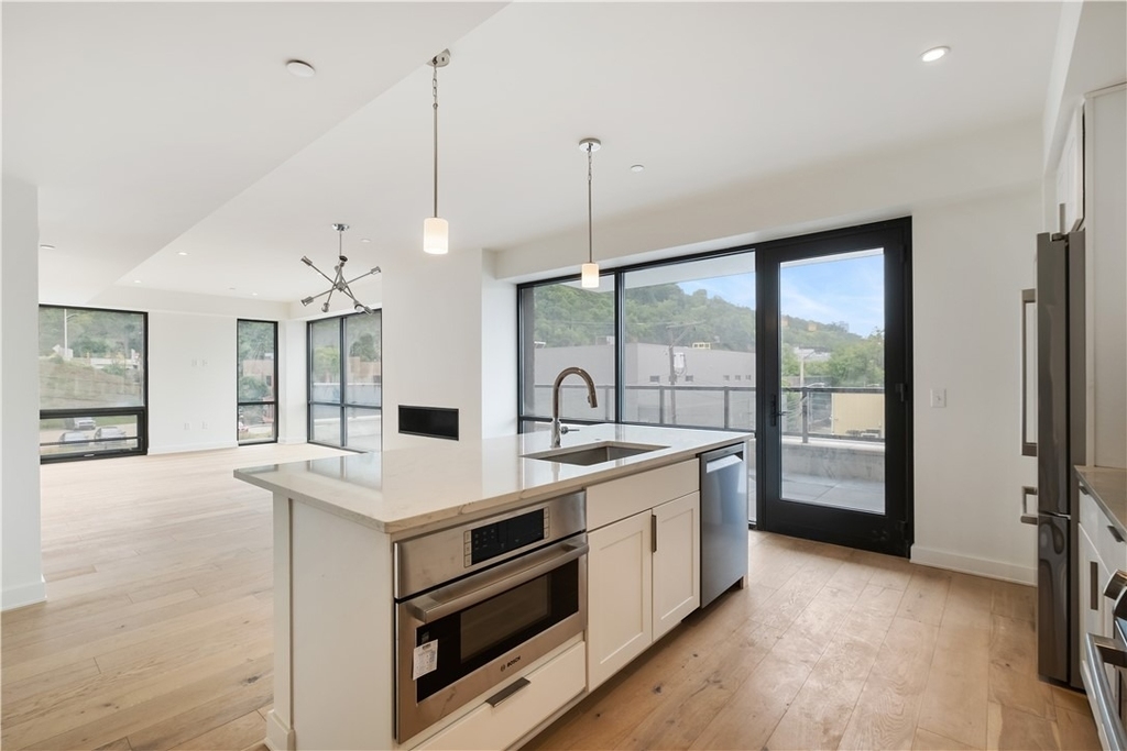 2330 Penn Ave - Photo 7
