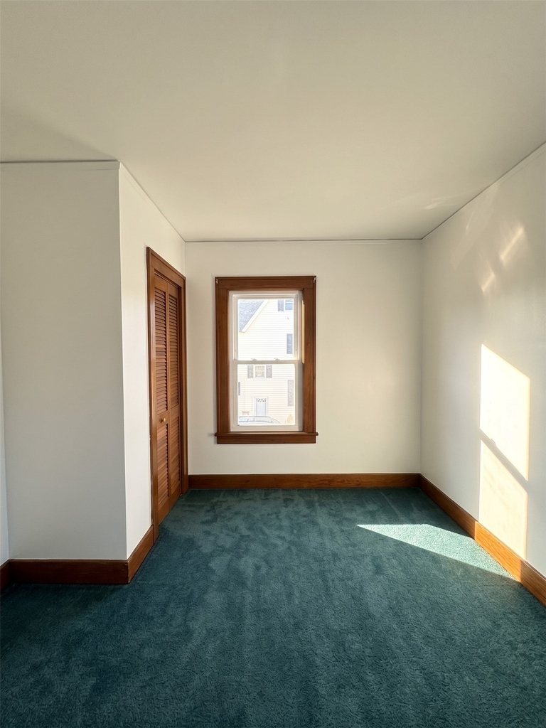 5 Bigelow St - Photo 8