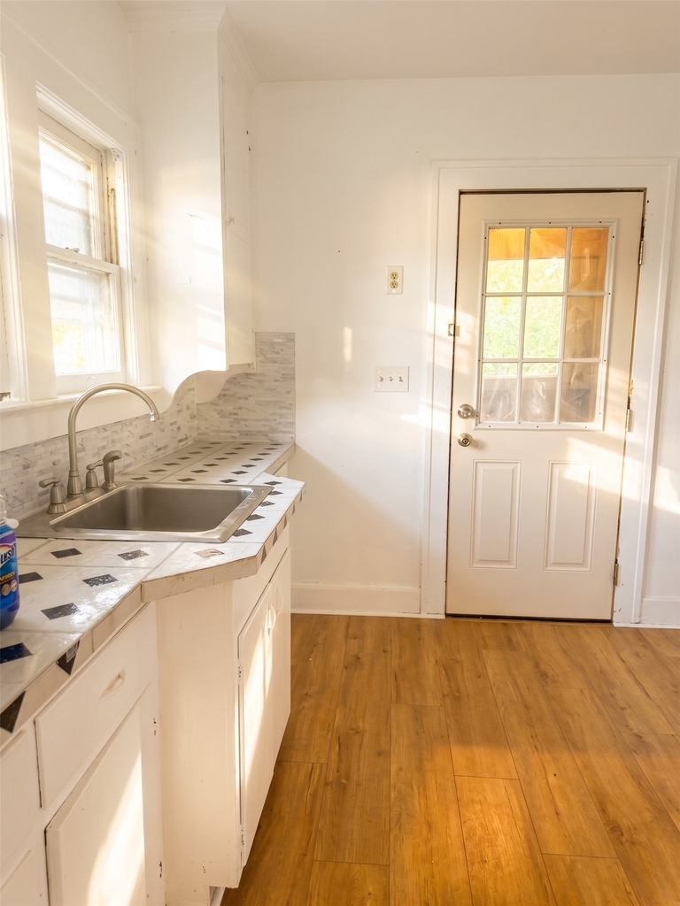 5 Bigelow St - Photo 2