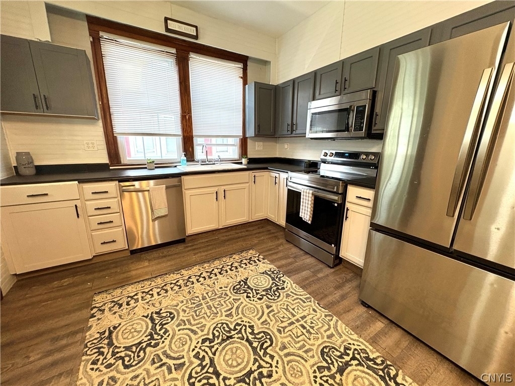 142 Curtis Place - Photo 9