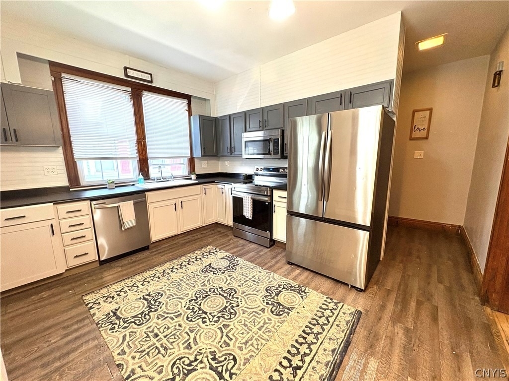 142 Curtis Place - Photo 10