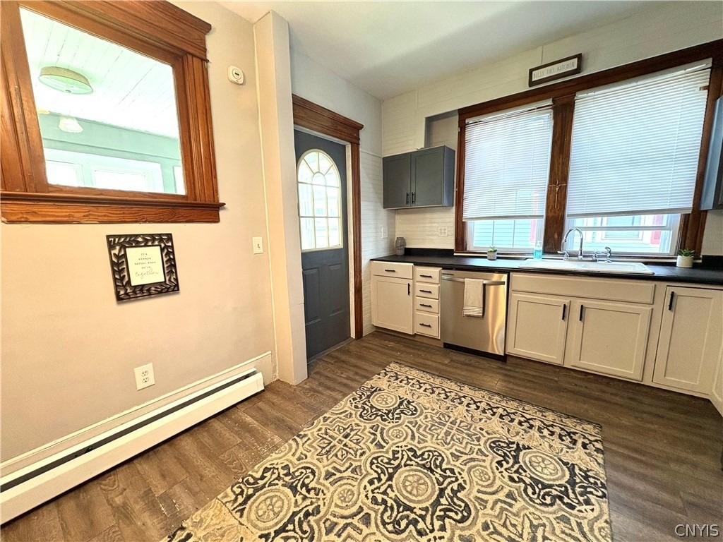 142 Curtis Place - Photo 11