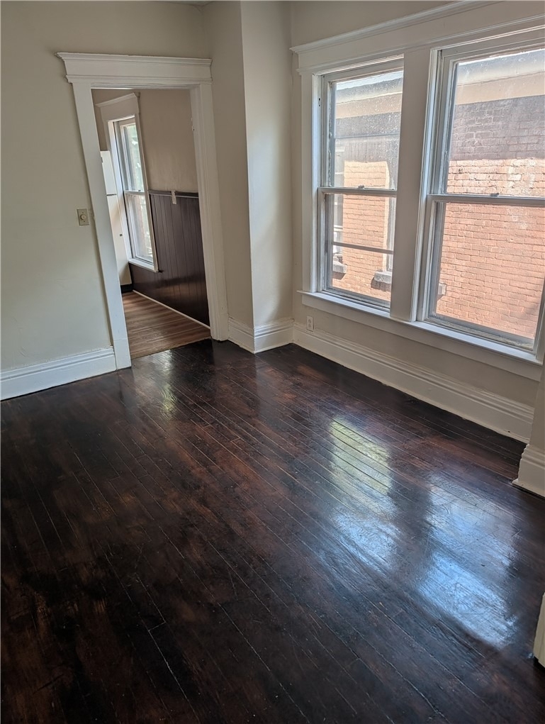 680 Clarissa Street - Photo 3