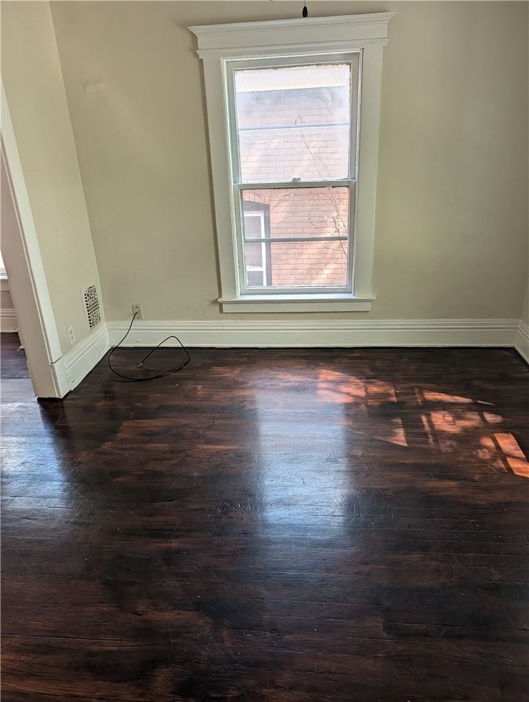 680 Clarissa Street - Photo 2