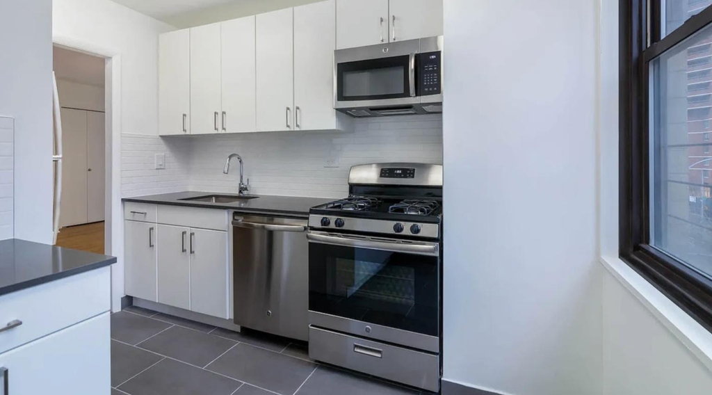 East 27th Street - Photo 3