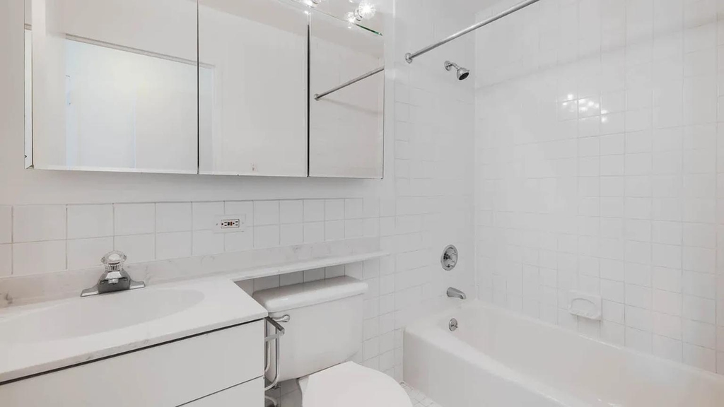 East 27th Street - Photo 6