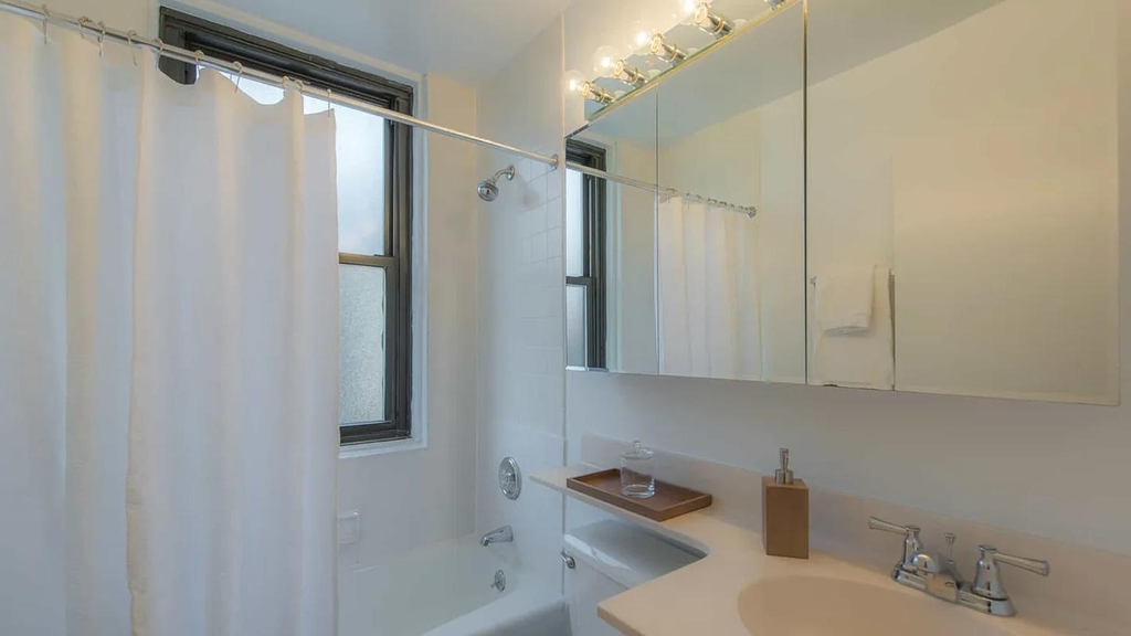 East 27th Street - Photo 8