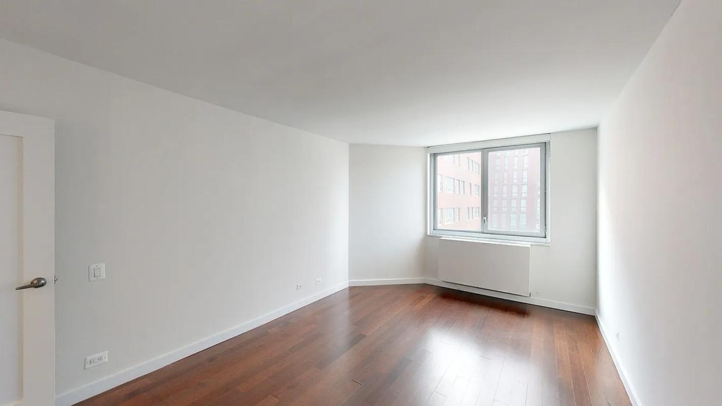 East 34th Street - Photo 4
