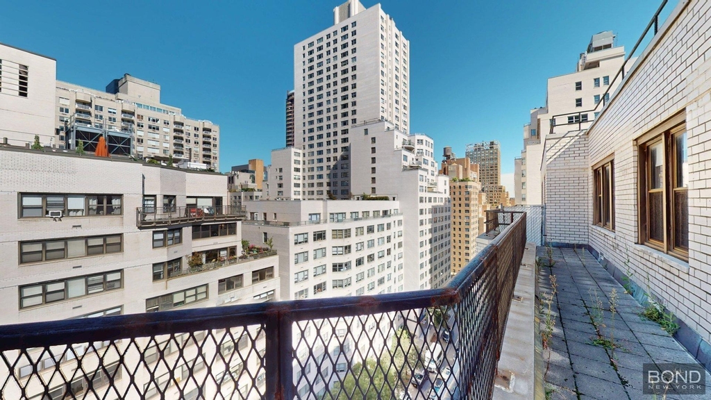 East 63rd Street - Photo 1